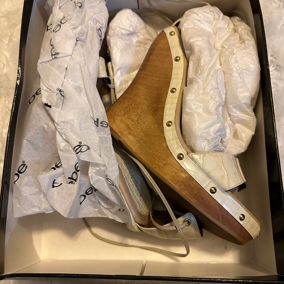 Bebe Heidi style/off white color worn once size 8 - Picture 10 of 12